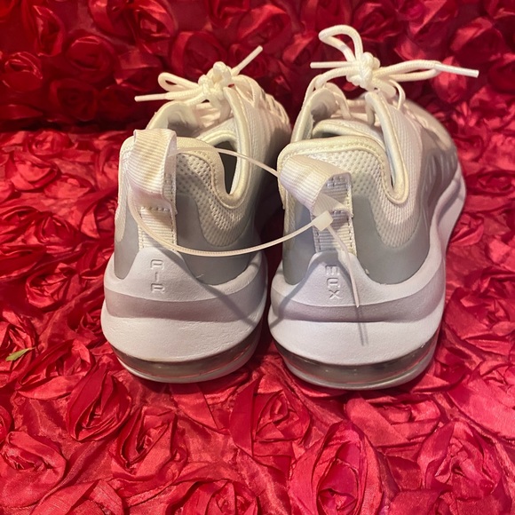 Nike Air Max Axis Sneaker - Picture 5 of 7